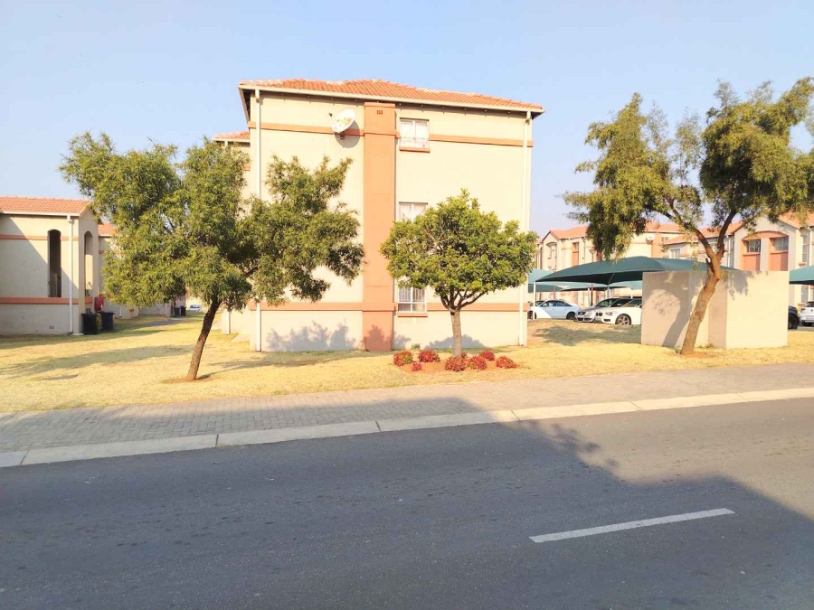 To Let 2 Bedroom Property for Rent in Ormonde View Gauteng