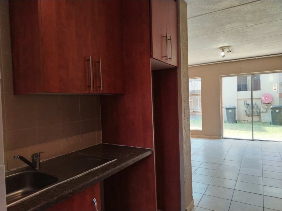 To Let 2 Bedroom Property for Rent in Ormonde View Gauteng