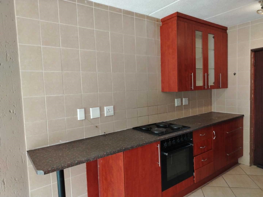 To Let 2 Bedroom Property for Rent in Ormonde View Gauteng