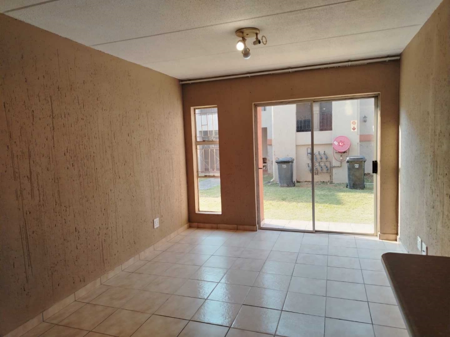 To Let 2 Bedroom Property for Rent in Ormonde View Gauteng