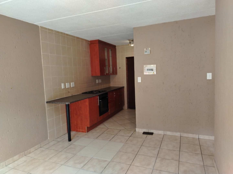 To Let 2 Bedroom Property for Rent in Ormonde View Gauteng
