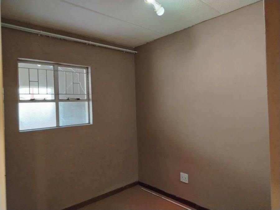 To Let 2 Bedroom Property for Rent in Ormonde View Gauteng