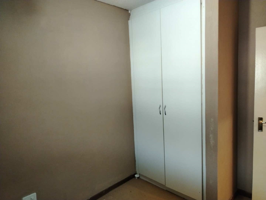 To Let 2 Bedroom Property for Rent in Ormonde View Gauteng