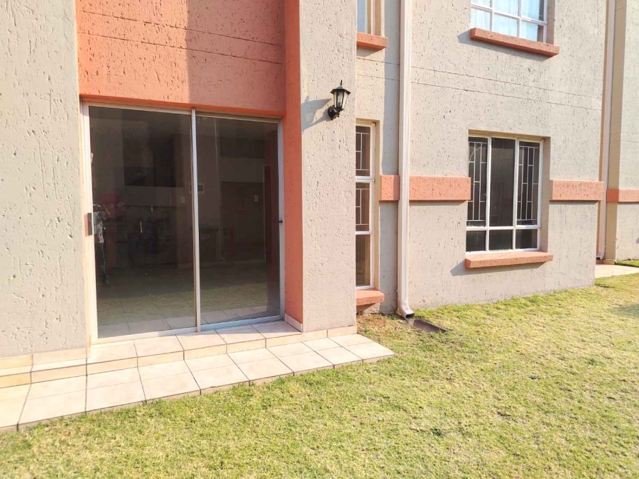 To Let 2 Bedroom Property for Rent in Ormonde View Gauteng