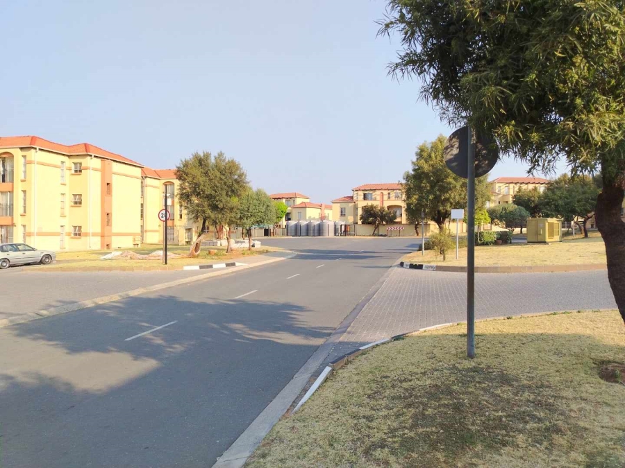 To Let 2 Bedroom Property for Rent in Ormonde View Gauteng