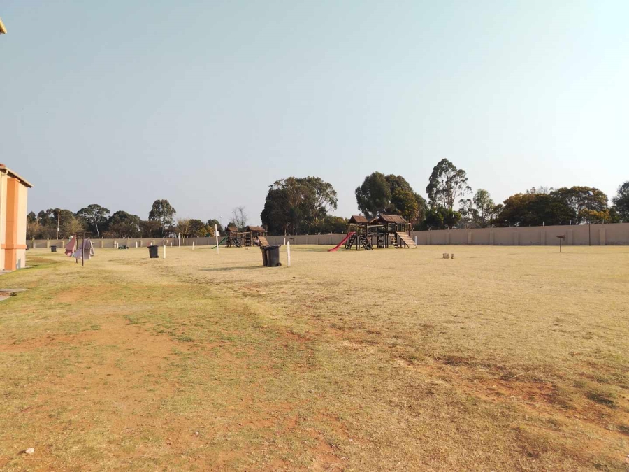To Let 2 Bedroom Property for Rent in Ormonde View Gauteng