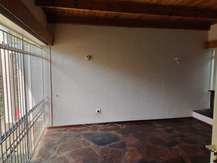 To Let 5 Bedroom Property for Rent in Mondeor Gauteng