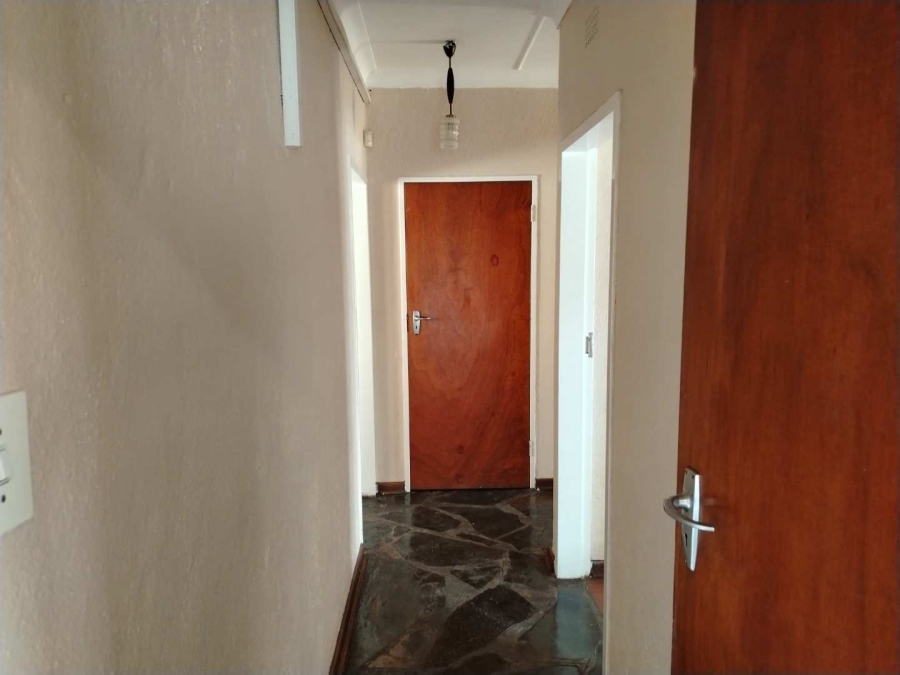 To Let 5 Bedroom Property for Rent in Mondeor Gauteng
