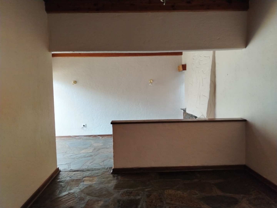 To Let 5 Bedroom Property for Rent in Mondeor Gauteng