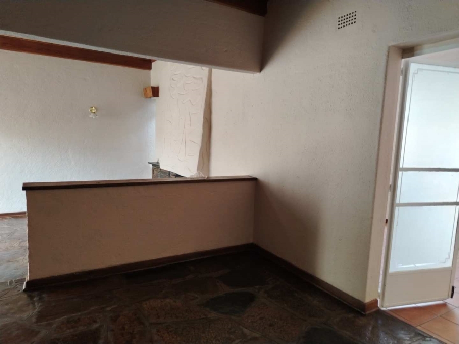 To Let 5 Bedroom Property for Rent in Mondeor Gauteng
