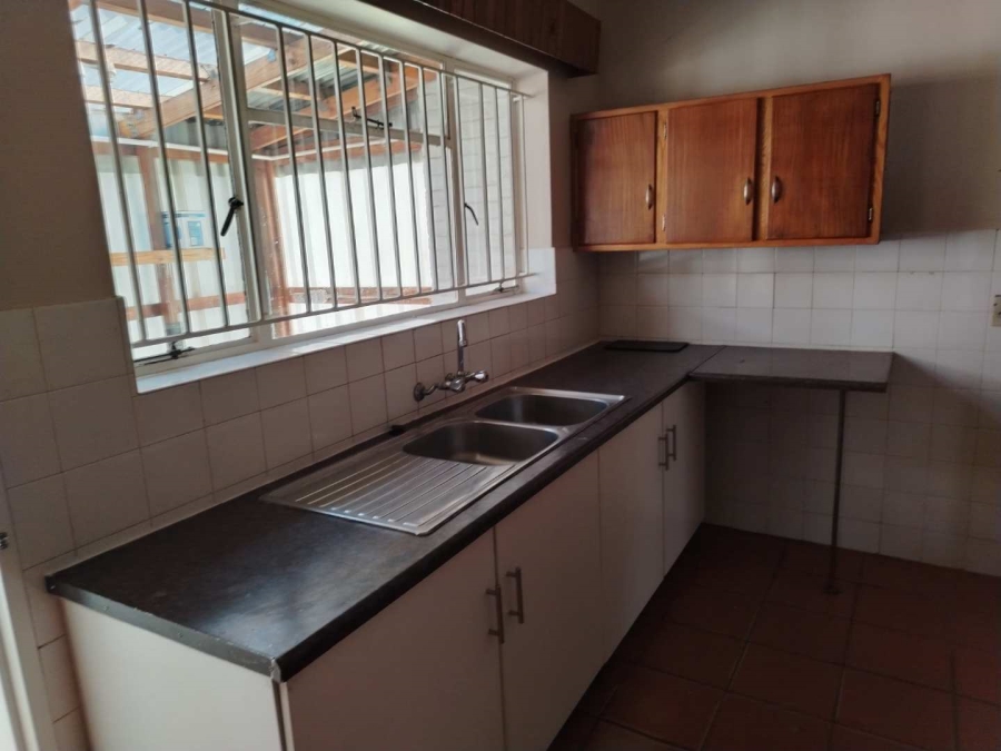 To Let 5 Bedroom Property for Rent in Mondeor Gauteng