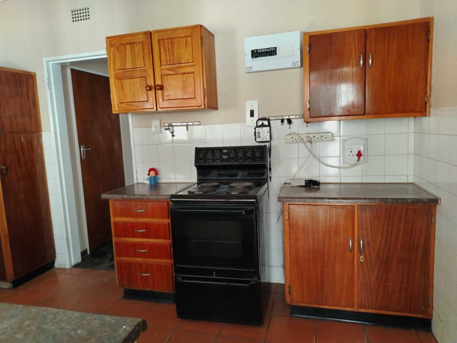 To Let 5 Bedroom Property for Rent in Mondeor Gauteng