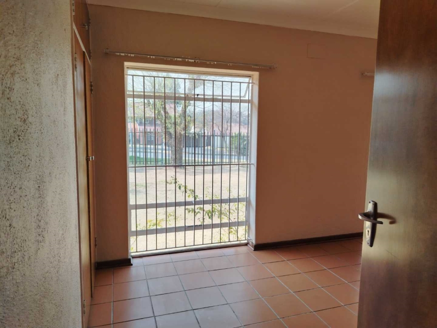 To Let 5 Bedroom Property for Rent in Mondeor Gauteng