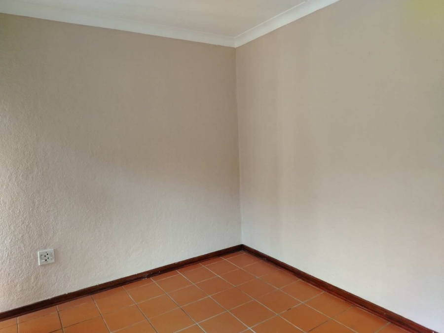 To Let 5 Bedroom Property for Rent in Mondeor Gauteng