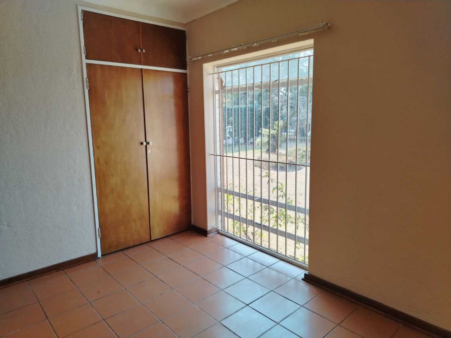 To Let 5 Bedroom Property for Rent in Mondeor Gauteng