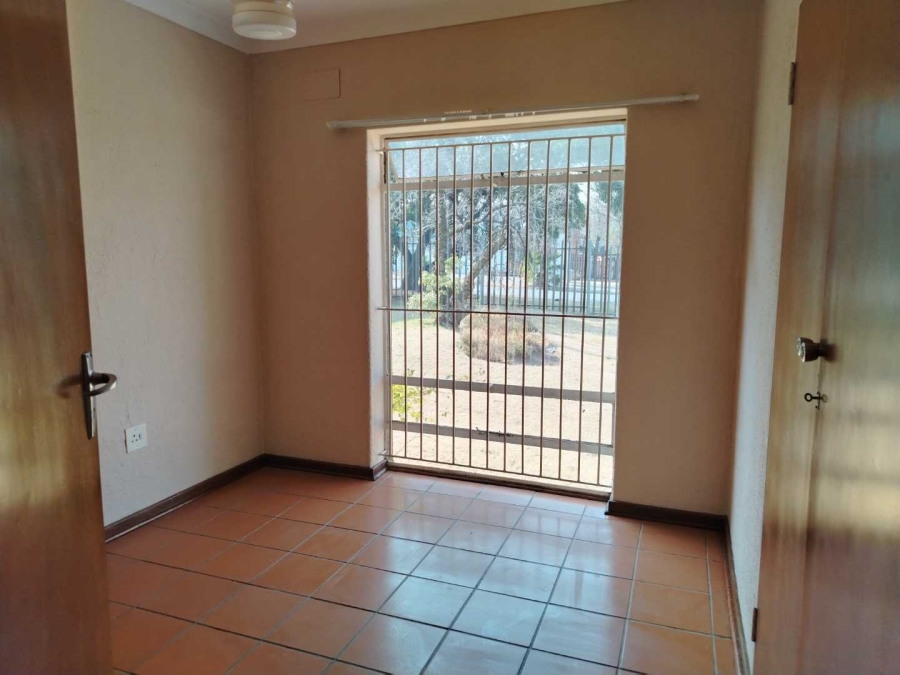 To Let 5 Bedroom Property for Rent in Mondeor Gauteng