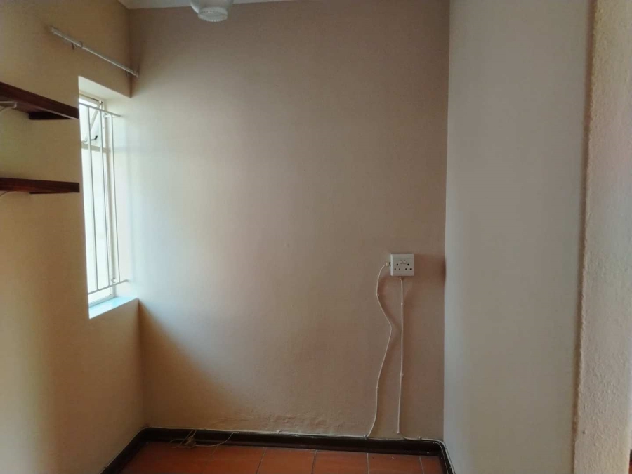 To Let 5 Bedroom Property for Rent in Mondeor Gauteng
