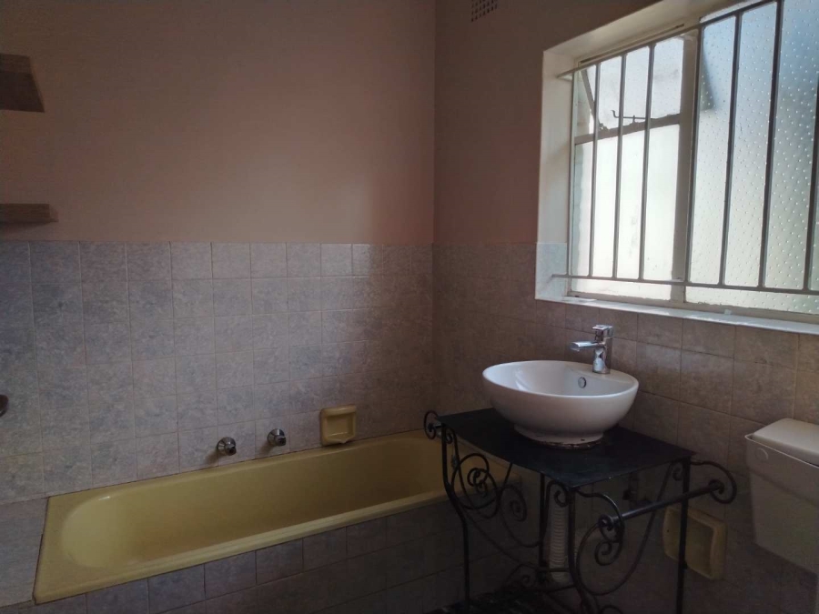 To Let 5 Bedroom Property for Rent in Mondeor Gauteng