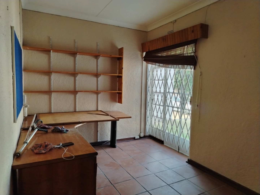 To Let 5 Bedroom Property for Rent in Mondeor Gauteng
