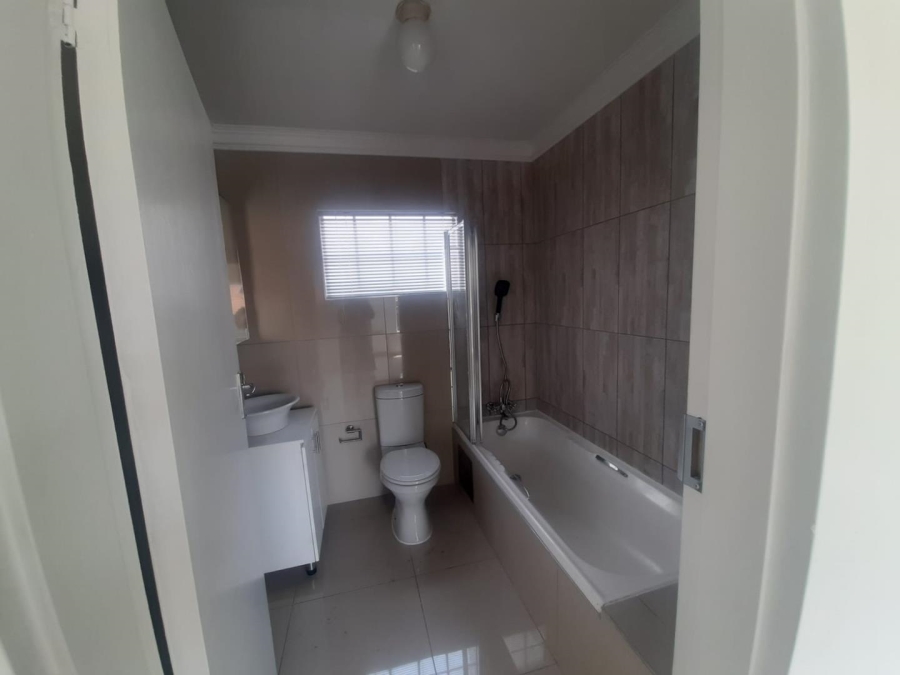To Let 2 Bedroom Property for Rent in Linmeyer Gauteng