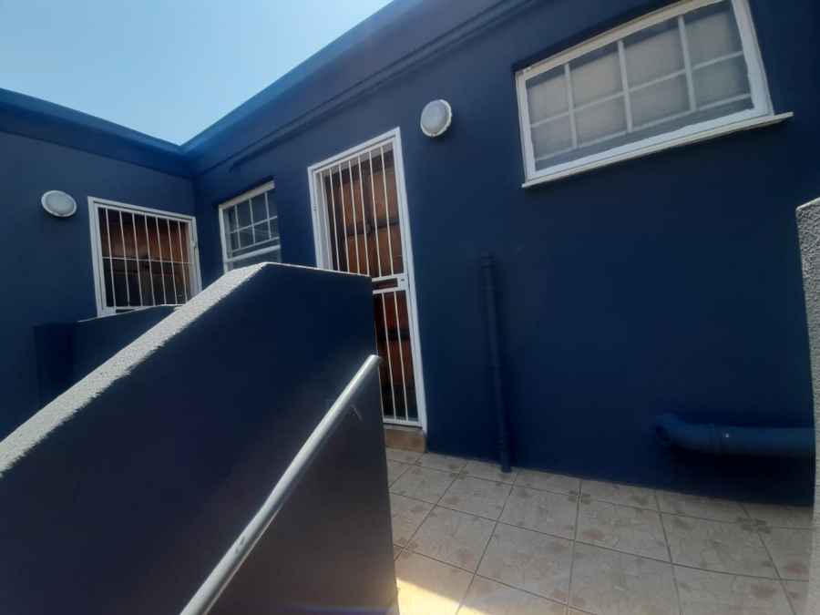 To Let 2 Bedroom Property for Rent in Linmeyer Gauteng