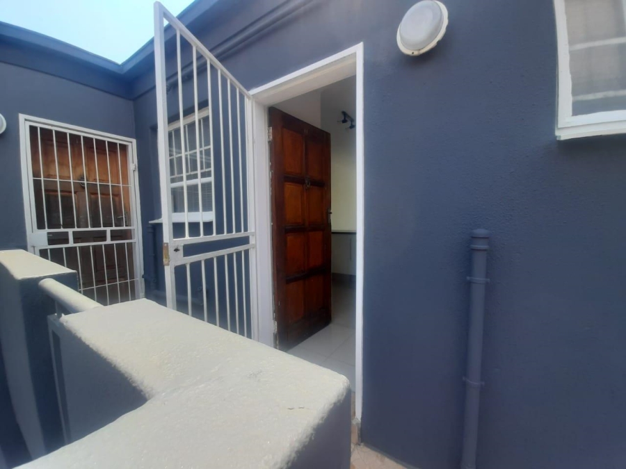 To Let 2 Bedroom Property for Rent in Linmeyer Gauteng