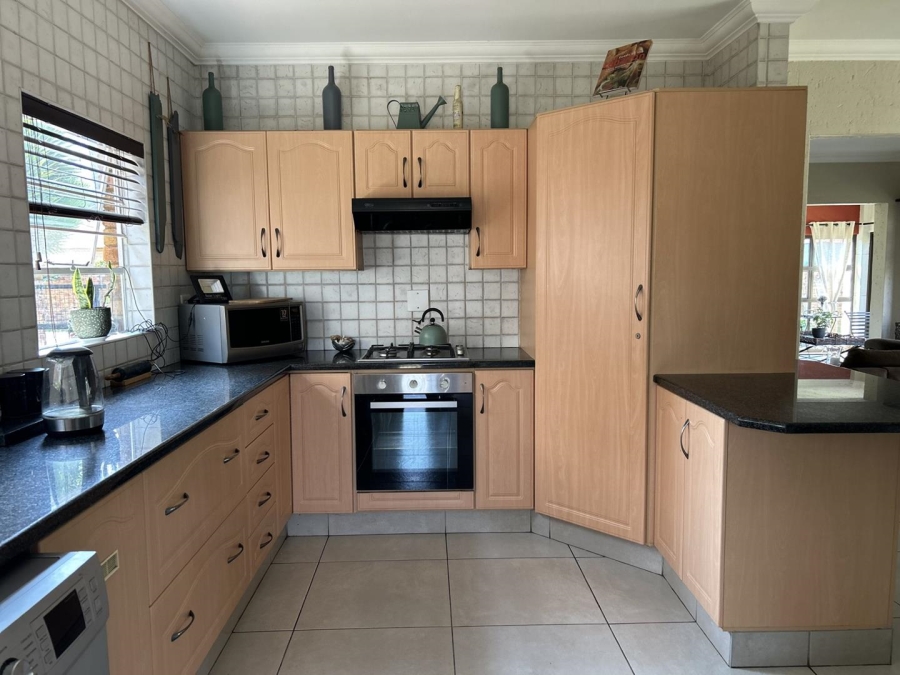 To Let 3 Bedroom Property for Rent in Ravenswood Gauteng