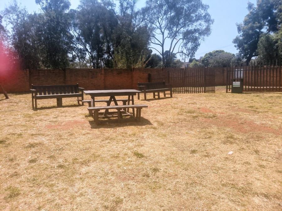 To Let 2 Bedroom Property for Rent in Meredale Gauteng