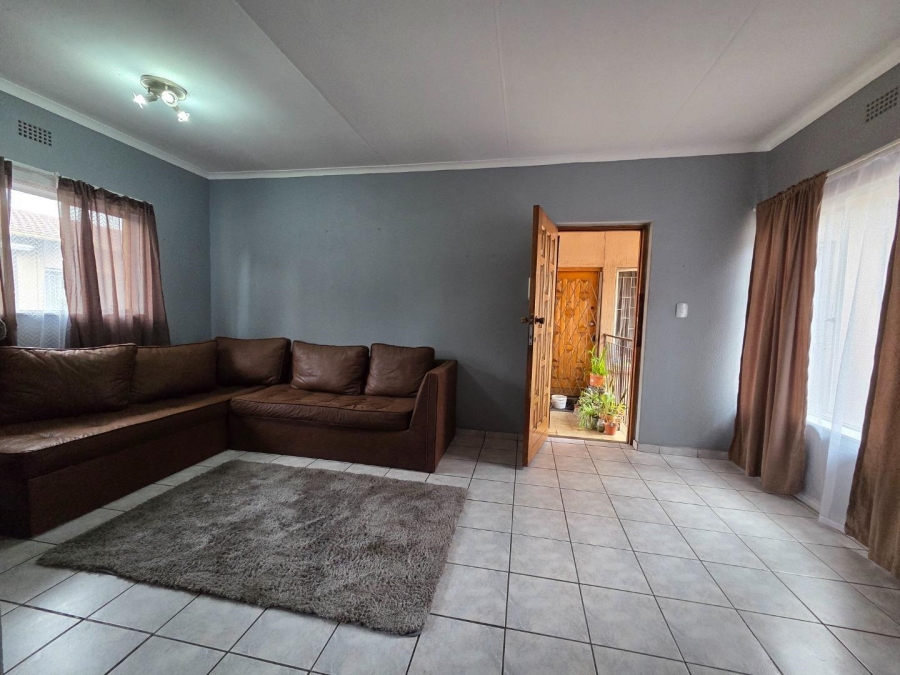 1 Bedroom Property for Sale in Verwoerdpark Gauteng