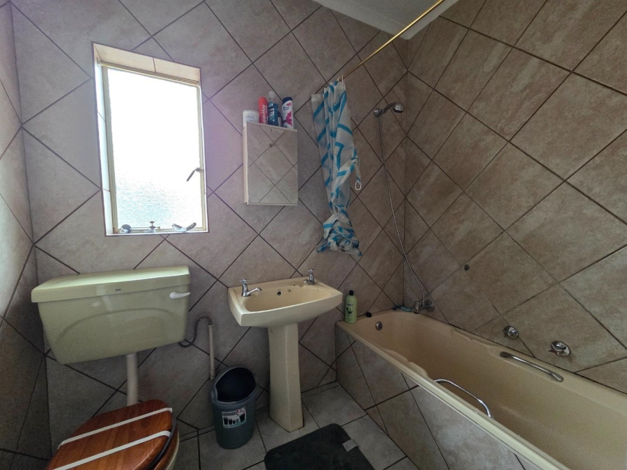 1 Bedroom Property for Sale in Verwoerdpark Gauteng