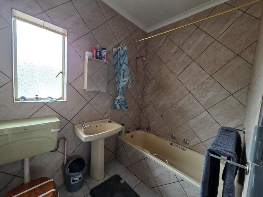 1 Bedroom Property for Sale in Verwoerdpark Gauteng