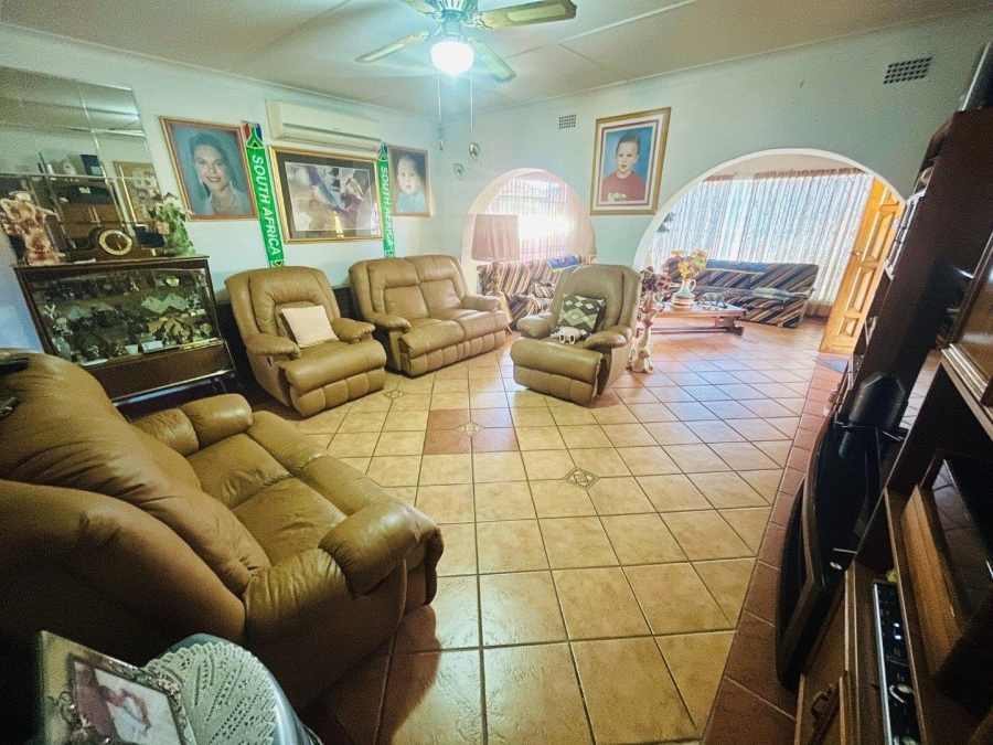 4 Bedroom Property for Sale in Verwoerdpark Gauteng