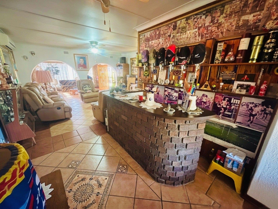 4 Bedroom Property for Sale in Verwoerdpark Gauteng