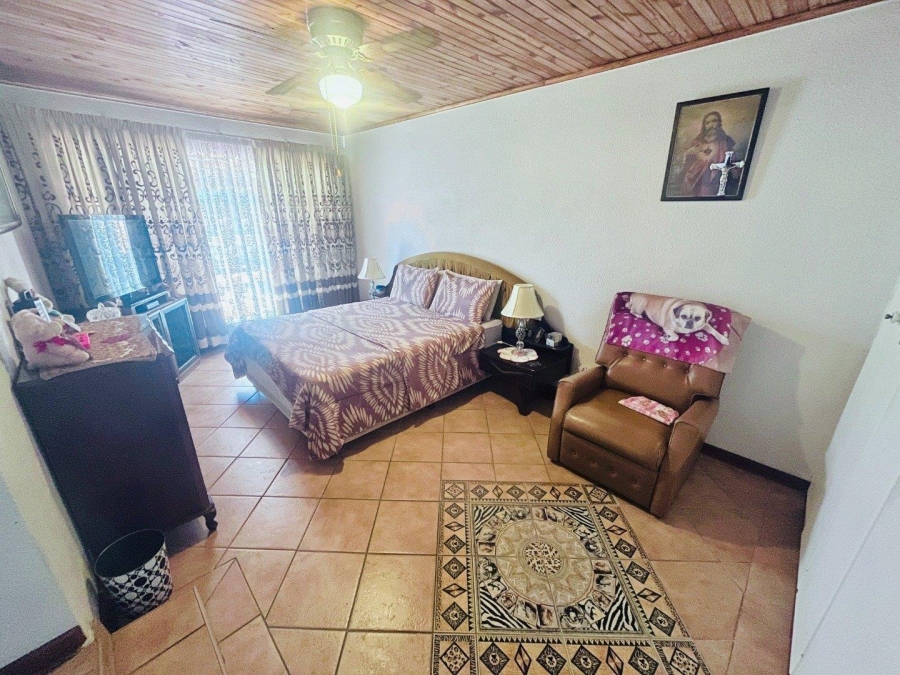 4 Bedroom Property for Sale in Verwoerdpark Gauteng