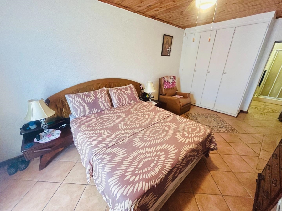 4 Bedroom Property for Sale in Verwoerdpark Gauteng