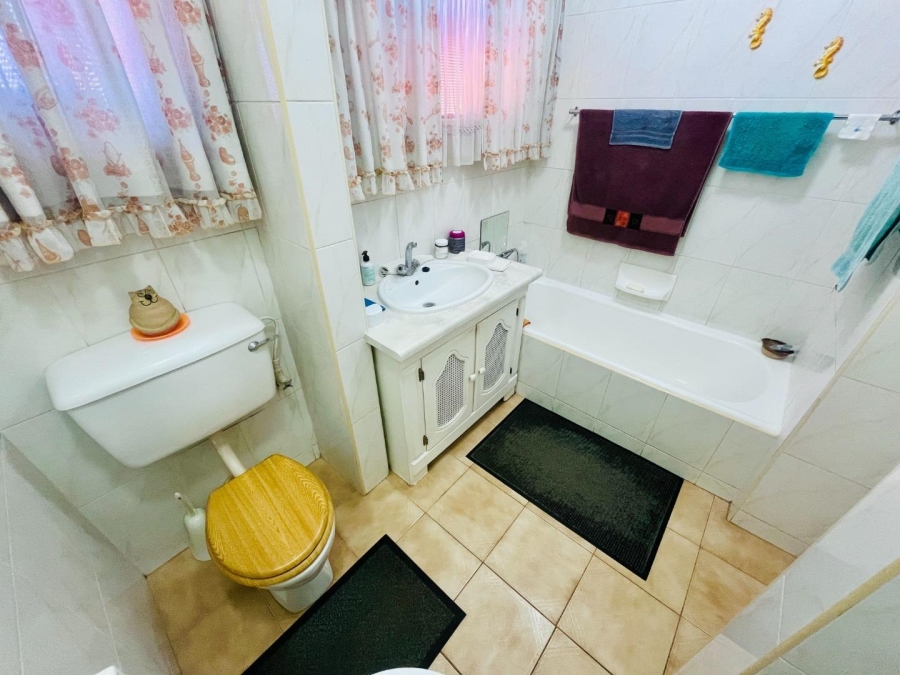 4 Bedroom Property for Sale in Verwoerdpark Gauteng
