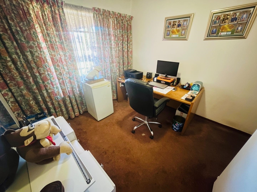 4 Bedroom Property for Sale in Verwoerdpark Gauteng
