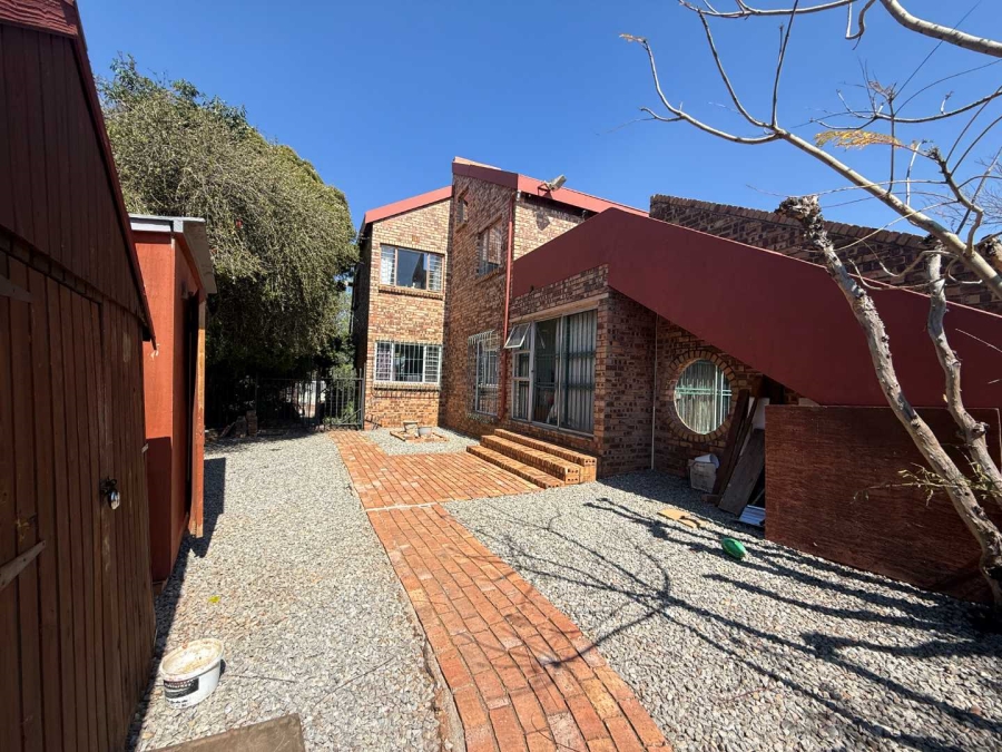 4 Bedroom Property for Sale in Florida Glen Gauteng