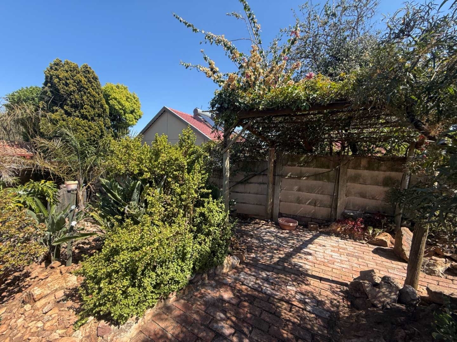 4 Bedroom Property for Sale in Florida Glen Gauteng