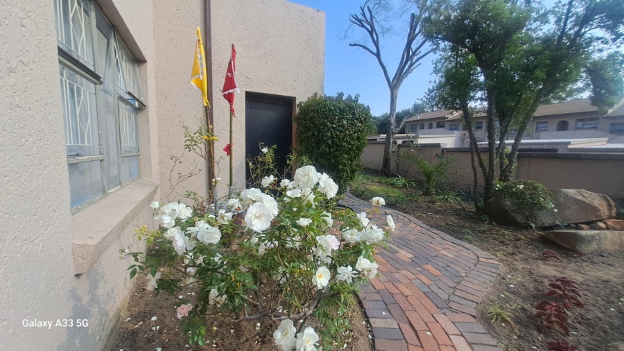 2 Bedroom Property for Sale in Buccleuch Gauteng