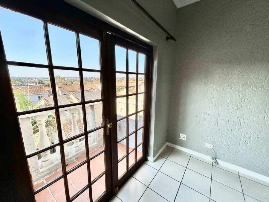 To Let 1 Bedroom Property for Rent in Sandown Gauteng