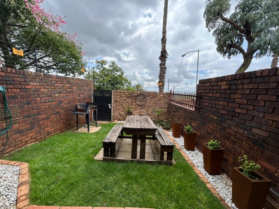 2 Bedroom Property for Sale in Moreleta Park Gauteng