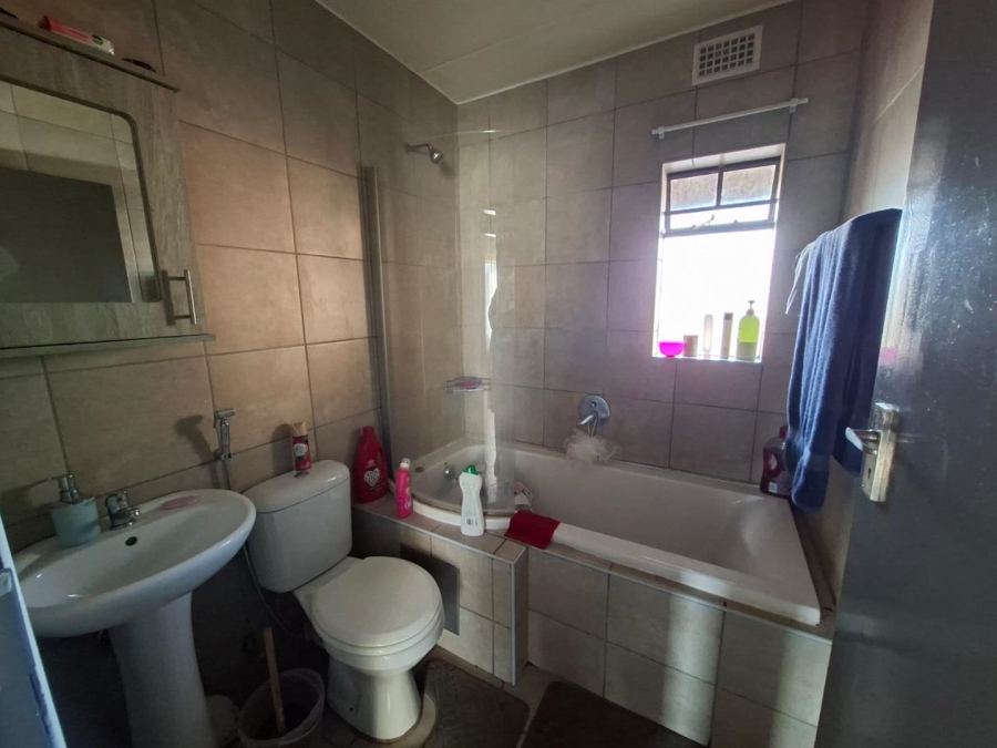 2 Bedroom Property for Sale in Montana Tuine Gauteng
