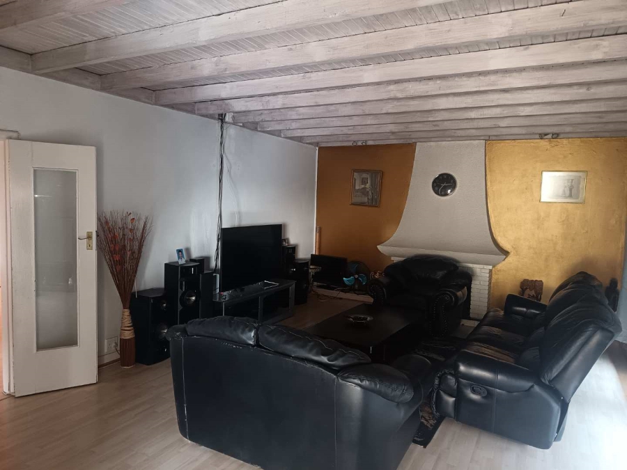 5 Bedroom Property for Sale in Kensington Gauteng