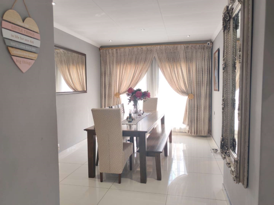 4 Bedroom Property for Sale in Ridgeway Gauteng