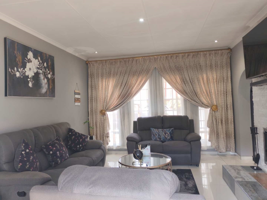 4 Bedroom Property for Sale in Ridgeway Gauteng