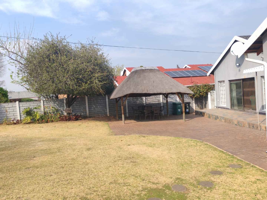 4 Bedroom Property for Sale in Ridgeway Gauteng
