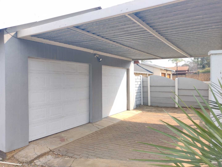 4 Bedroom Property for Sale in Ridgeway Gauteng