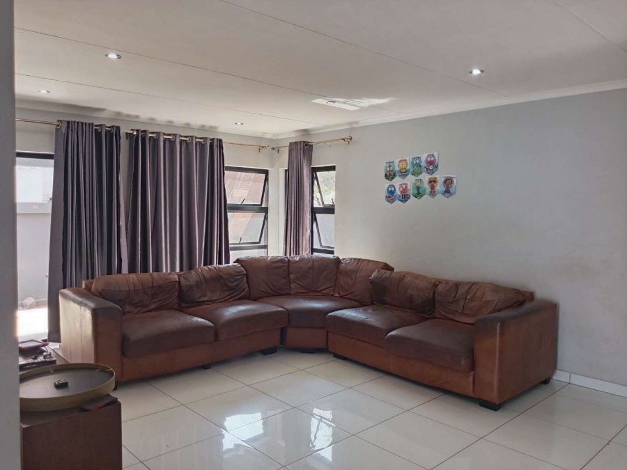 4 Bedroom Property for Sale in Hesteapark Gauteng