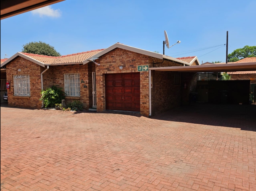 3 Bedroom Property for Sale in New Redruth Gauteng